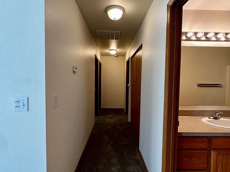 1309 S 75th Ave — Photo 7