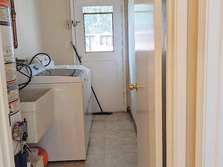 386 Waverly St — Photo 4