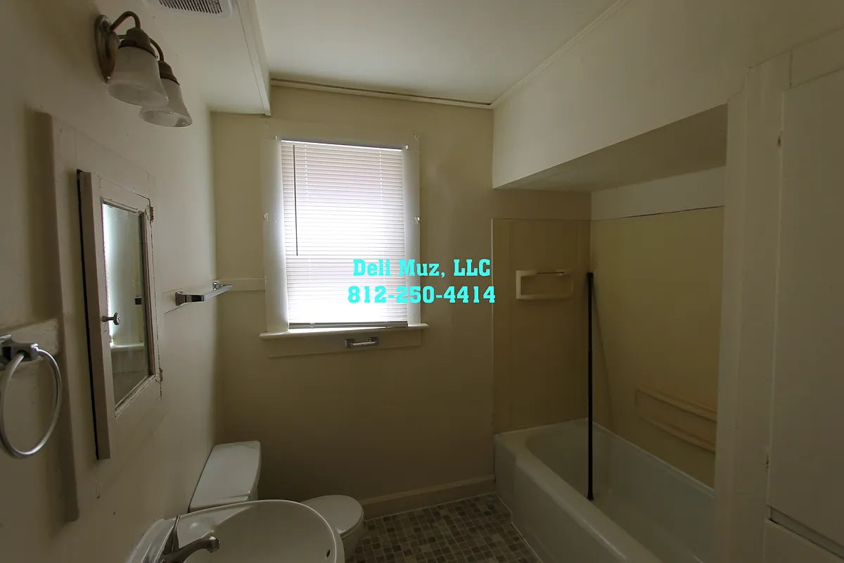 Building Photo - 118 E Powell Ave #B