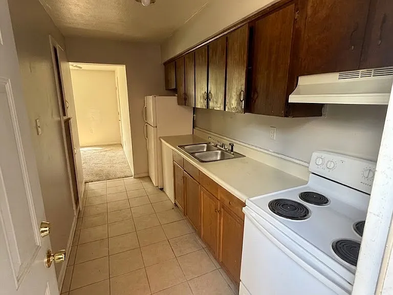 2220 Ticknor Dr #9 — Photo 4