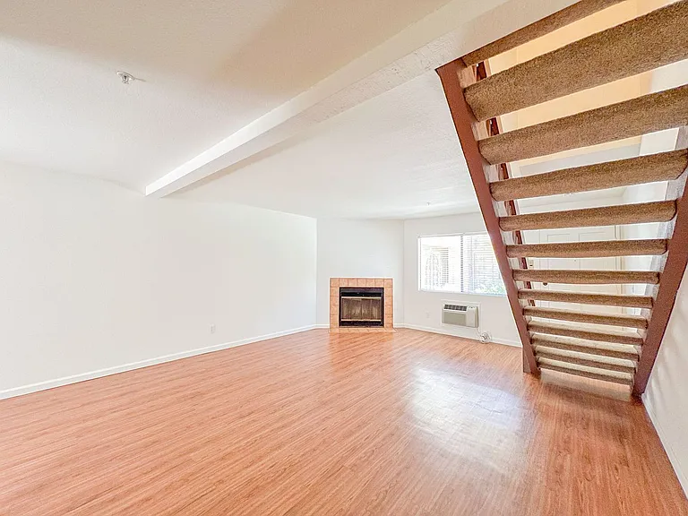 3902Howard — Photo 4