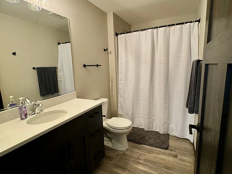 699 Glacier Dr — Photo 2