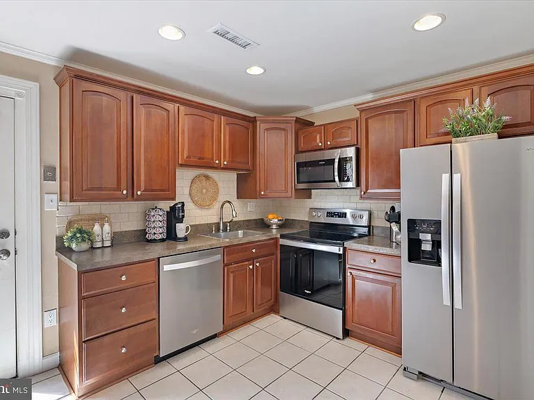 2208 Notely Ln — Photo 3