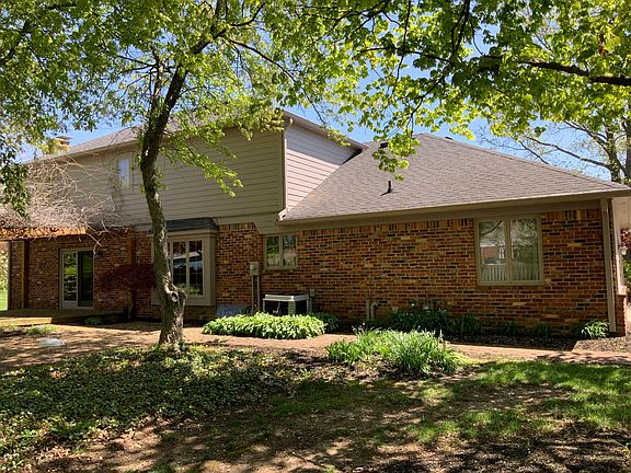 4th image of 250 Woodstock Ct