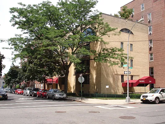 Rented by Bahar Management | media 28