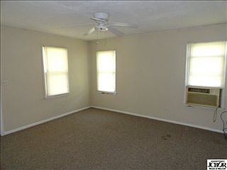 4th image of 627 S Broadway St