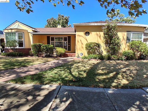 2nd image of 125 Oak Pl