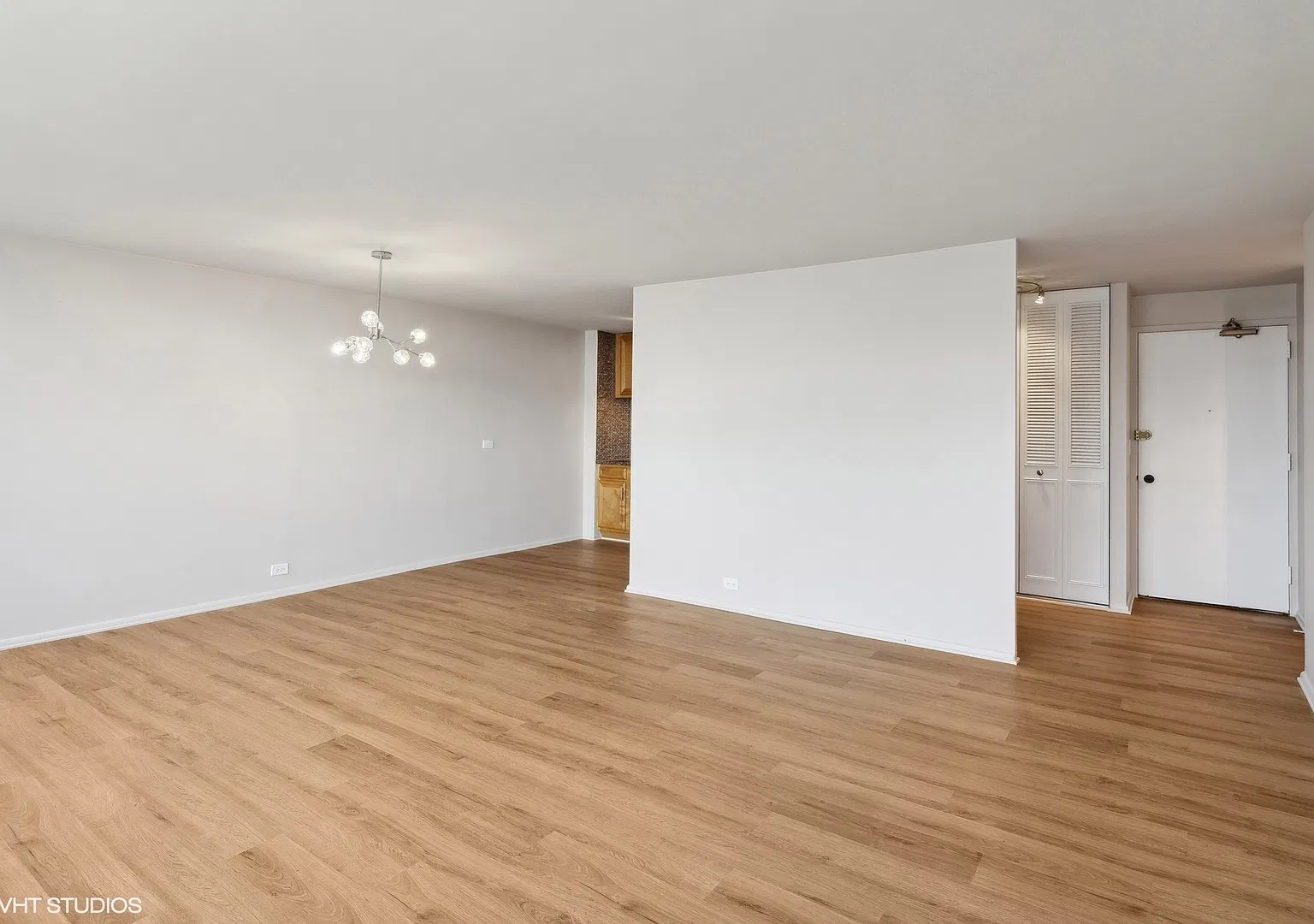 Studio, 700 sqft, $2,100 — Photo 4