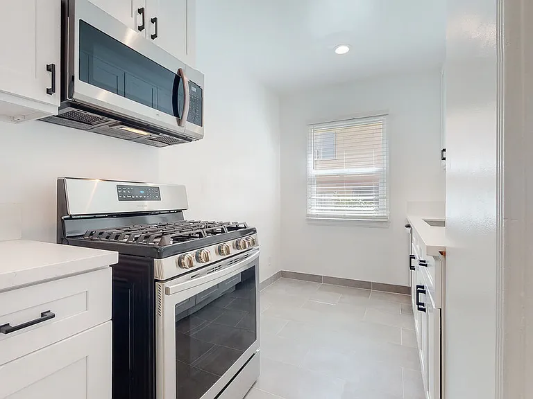 3368 Rowena Ave — Photo 11