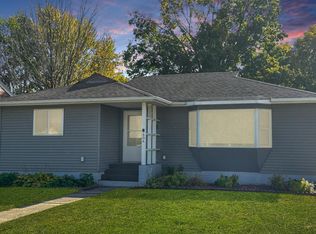 604 7th St E, Chaska, MN 55318