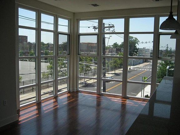 4th image of 55 Mallory Ave #44