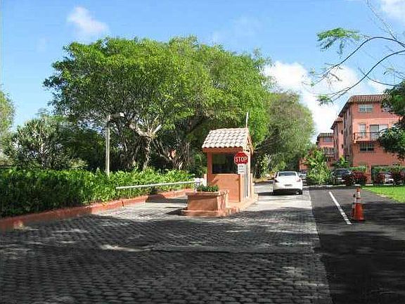 3rd image of 680 Tennis Club Dr APT 302