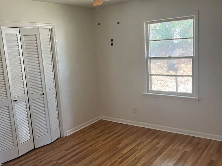 1115 Oakwood Dr — Photo 4