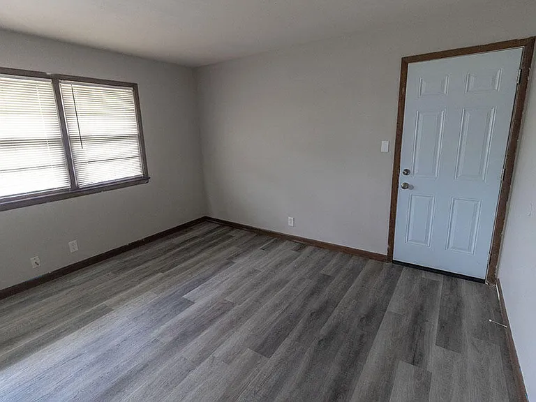 1804 Sylvan Ln #D — Photo 2