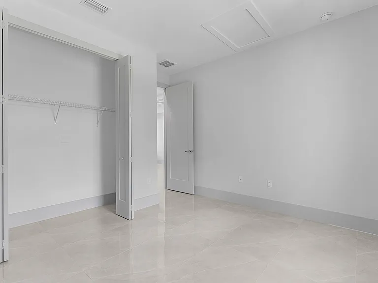 2378 Hunter Blvd #4 — Photo 3