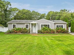 18 Middle Rd, Hampton Bays, NY 11946