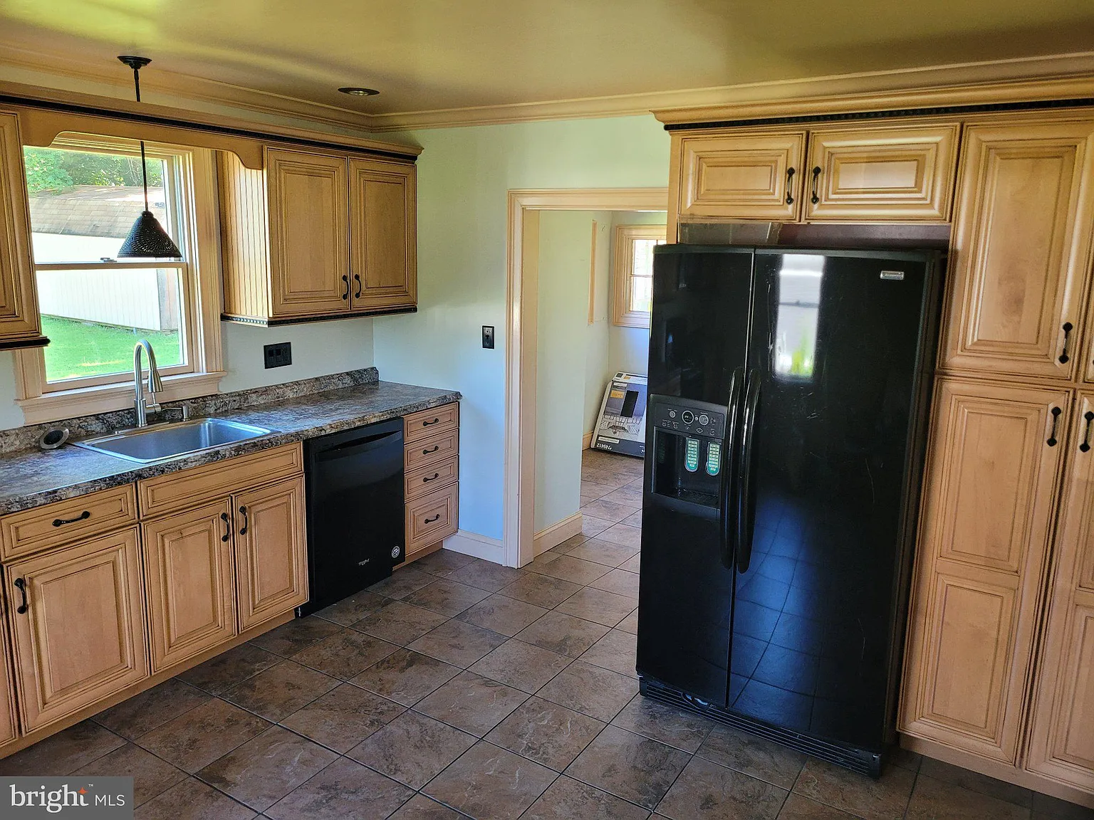 3 bed, 2.0 bath, 1984 sqft, $2,650 — Photo 4