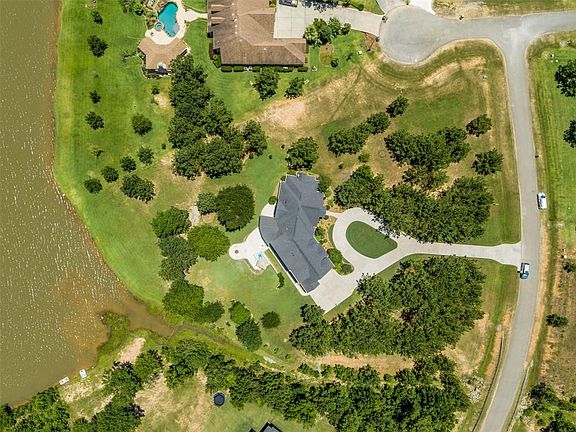 3rd image of 310 Lakeside Hills Dr