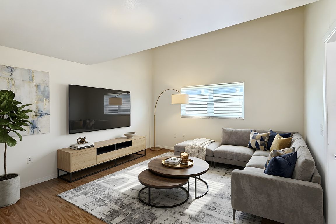 Sea Horse Premium - Living Room (Staged)