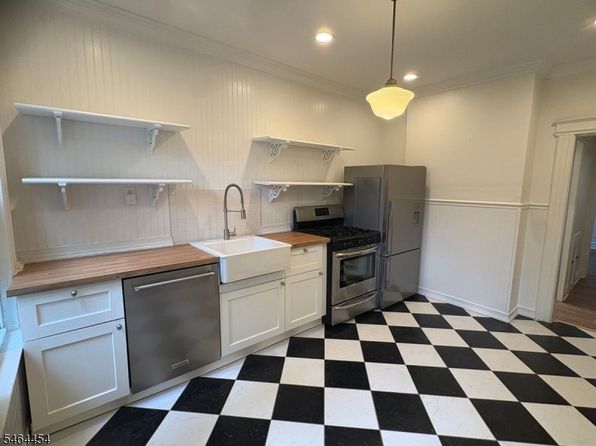 194 Hillside Ave Floor 2