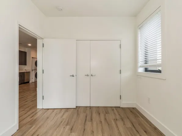 28-26 Vroom Street image 11 of 30