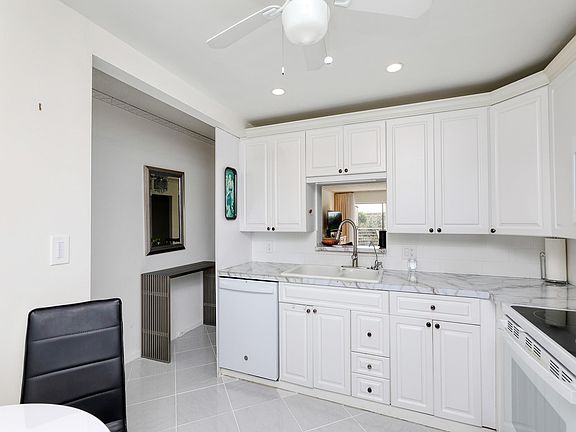 3rd image of 2405 Antigua Circle #C4