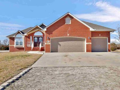 8445 S Kansas Cir, Haysville, KS, 67060
