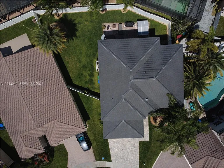 2855 SW 177th Ter — Photo 3