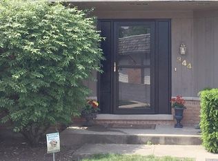 344 Crooked Creek Ln, Northfield, IL 60093