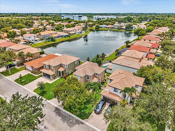 2nd image of 7145 Crescent Creek Way #7145