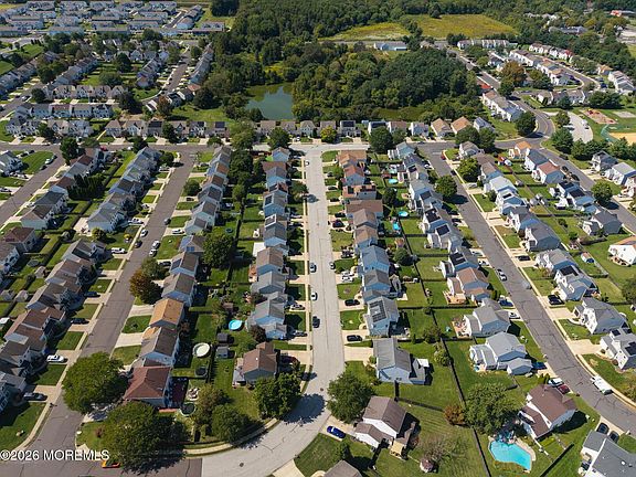 5th image of 15 Fieldcrest Drive