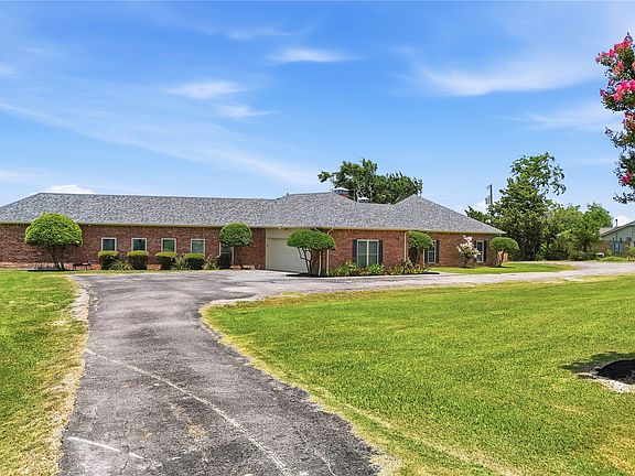 3rd image of 1316 Tate Cir