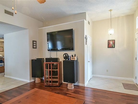 5th image of 10813 Fandor St