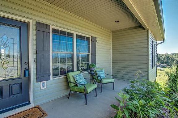 4th image of 177 Manor Ln