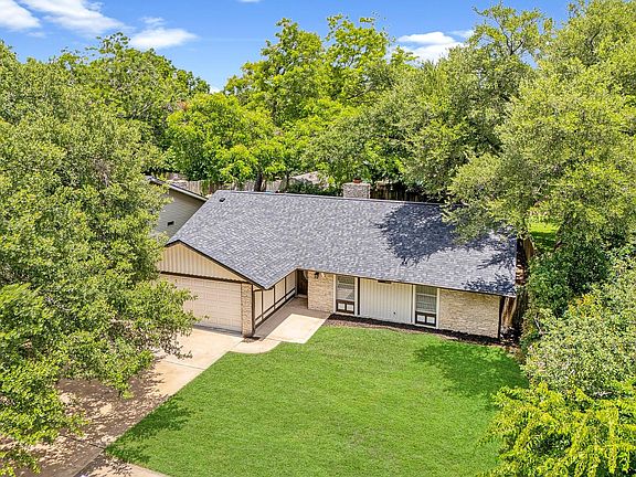 2nd image of 10417 Firethorn Ln