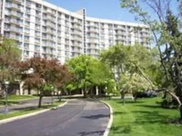 20 N Tower Rd APT 11D, Oak Brook, IL 60523