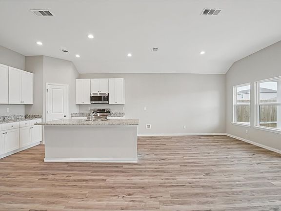 4th image of 4806 Delano St