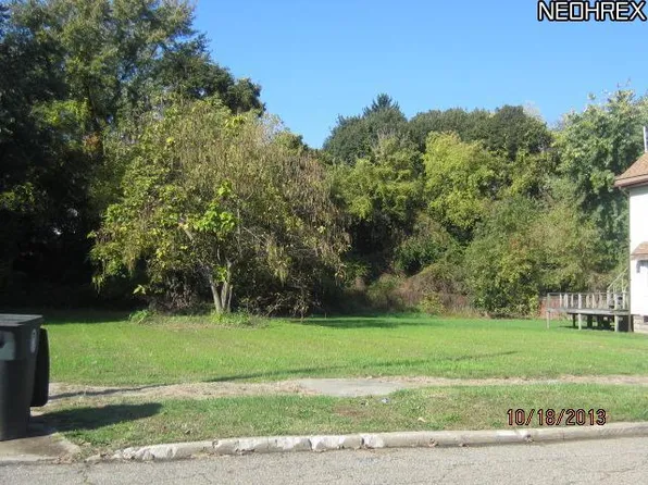 556 Douglas St, Akron, OH 44307