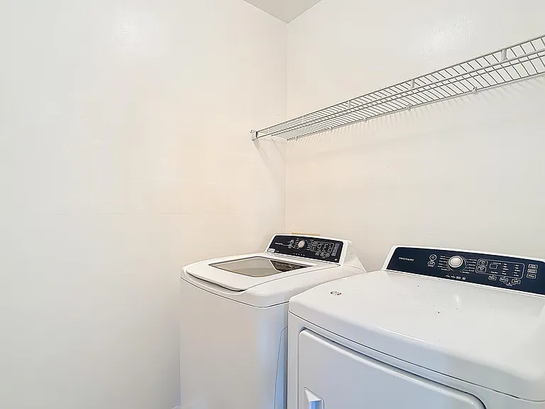 3230 33rd Ave NE — Photo 27