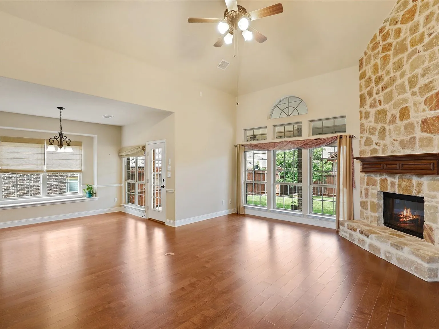 6 bed, 4164 sqft, $4,300 — Photo 4