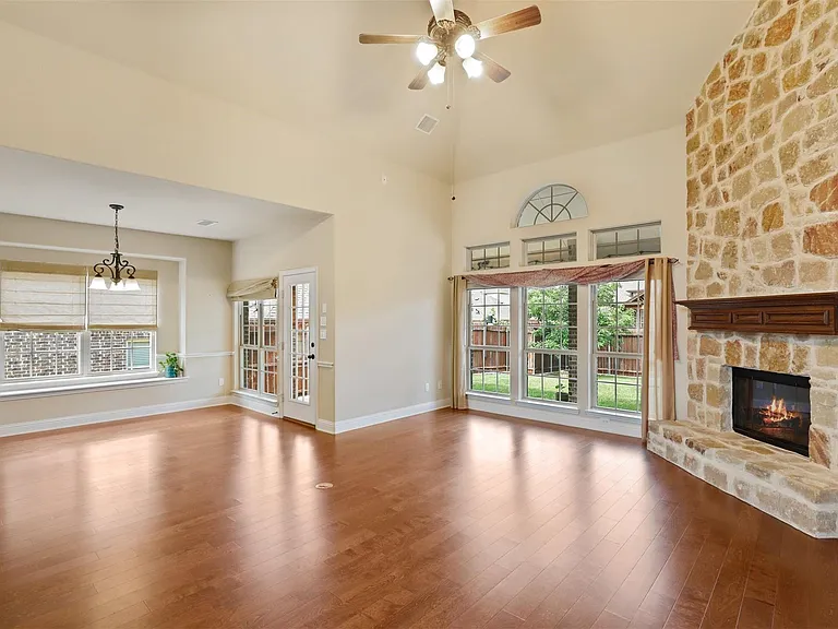 8110 Fenwick Ct — Photo 4