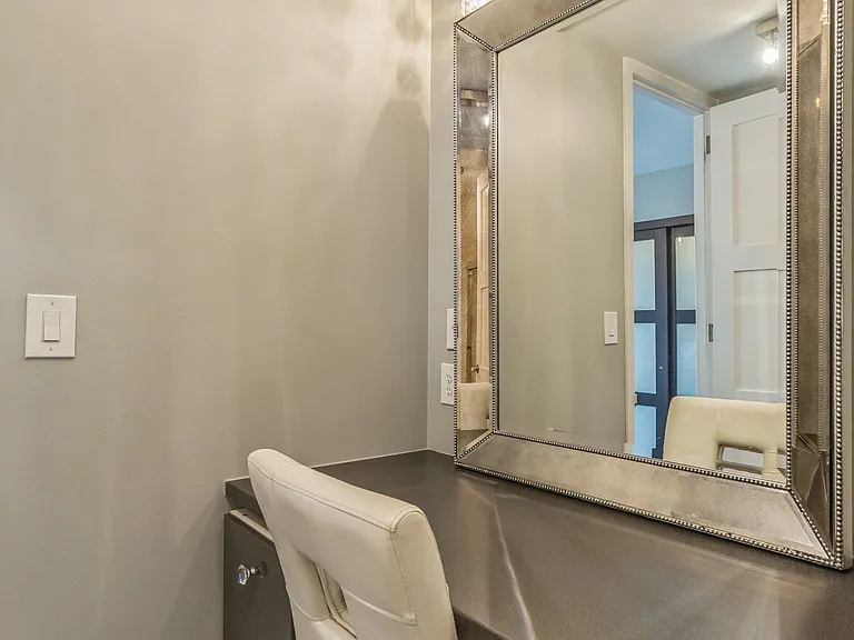 Bonus office nook