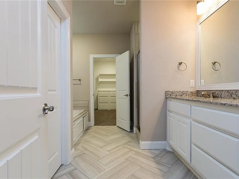 3502 SW Brittany Rd — Photo 5