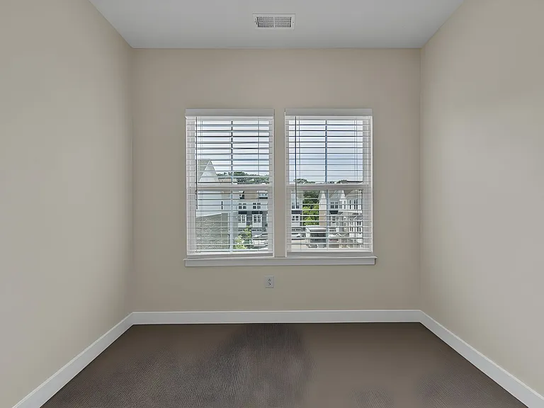 589 Westport St — Photo 16