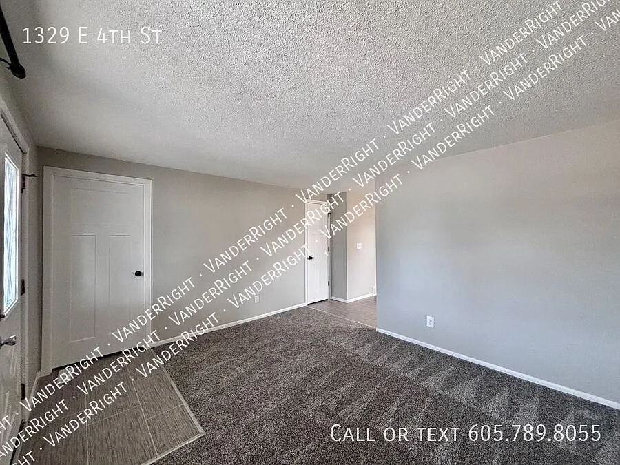 Building Photo - 1329 E 4th St