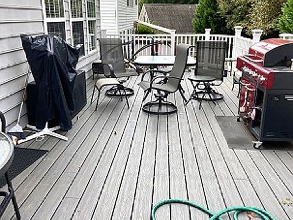 back deck full lngth of hous