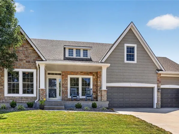 6101 Lakecrest Dr, Shawnee, KS 66218