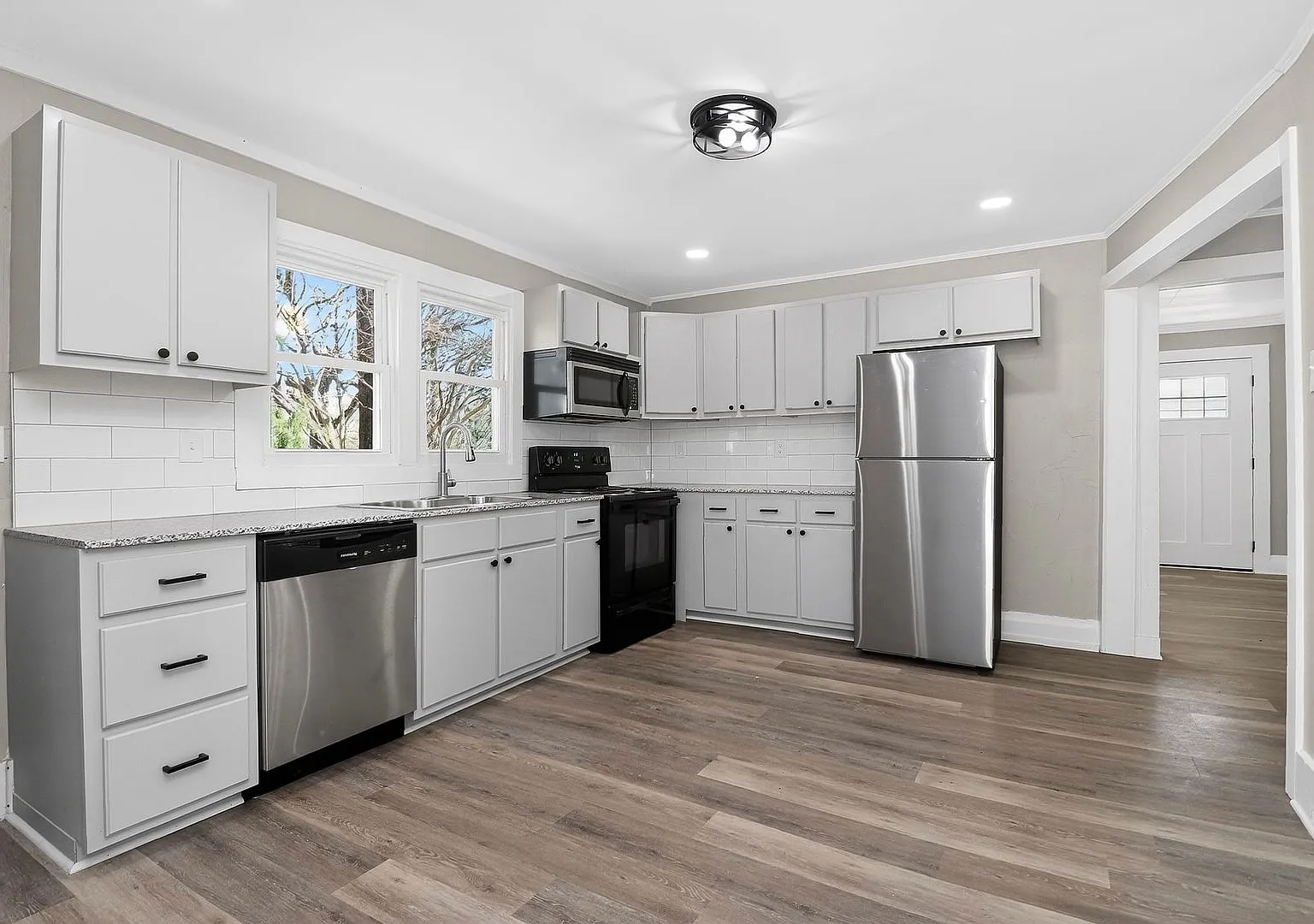 Fully renovated 2 bedroom/ 1 bathroom duplex walking distance to downtown Bessemer City! — Photo 4