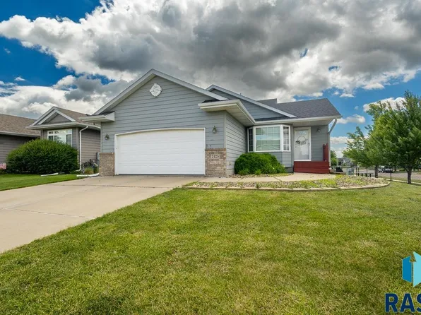 7425 W 52nd St, Sioux Falls, SD 57106