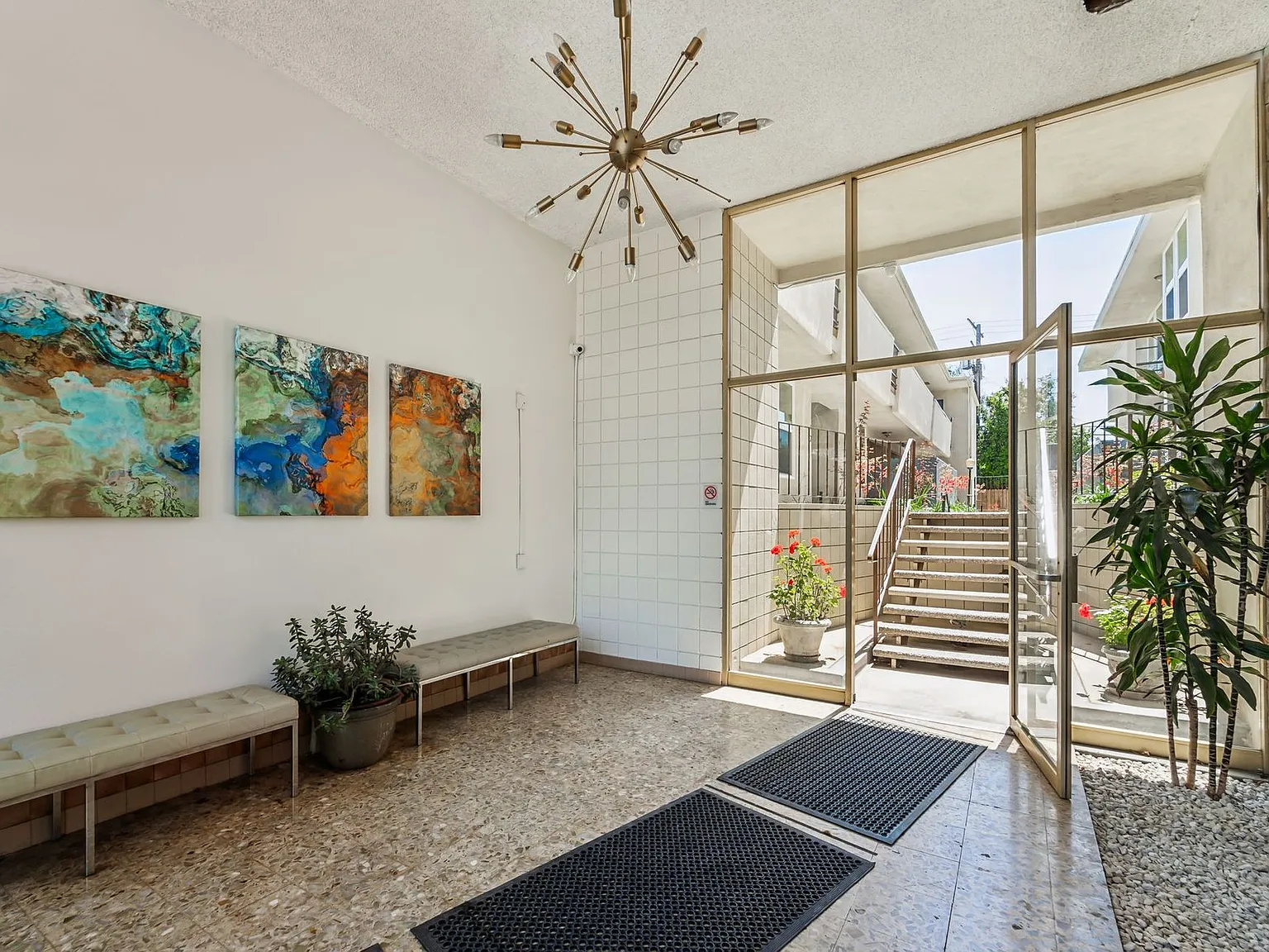 Embassy Terrace — Photo 3